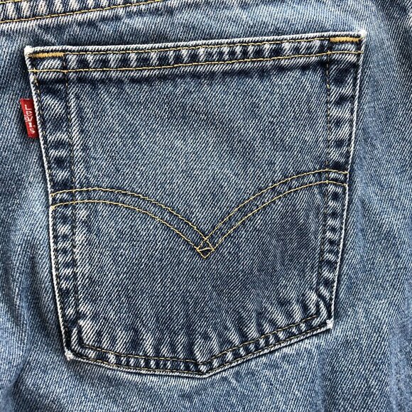 Levis Women's 550 Jeans Size 16 Relaxed Fit Vintage from Aug 2022 - Picture 9 of 13